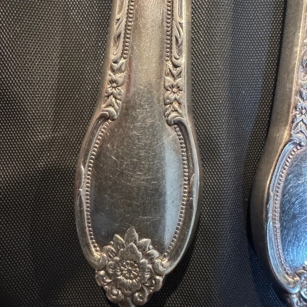 1847 Rogers Bros Remembrance Dinner Knives Lot of 7 International Silver